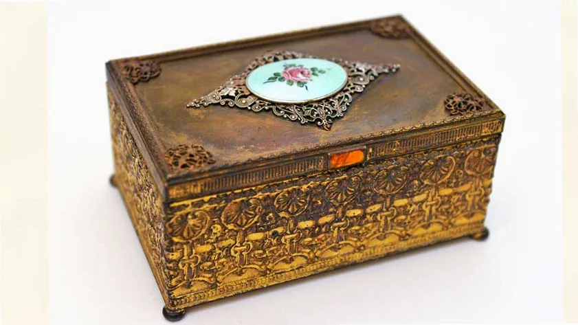 Продать старинную шкатулку. Что нужно знать перед продажей