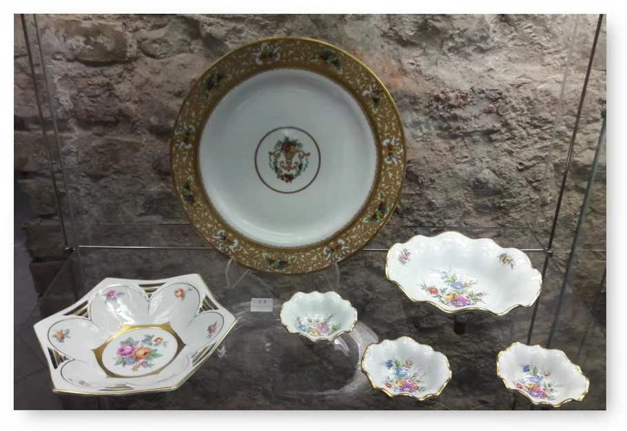 Инвестиции в Антикварный Фарфор: Оценка, Технологии, Клейма